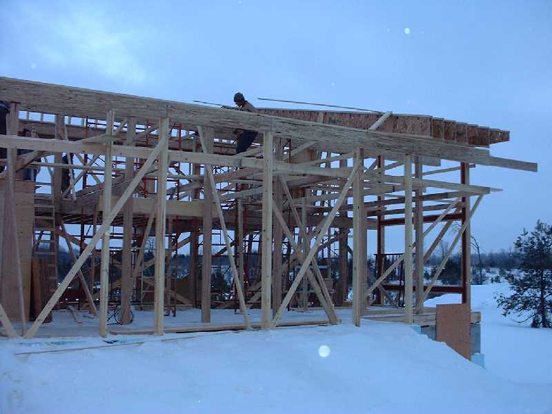 Doug connects the roof joists.