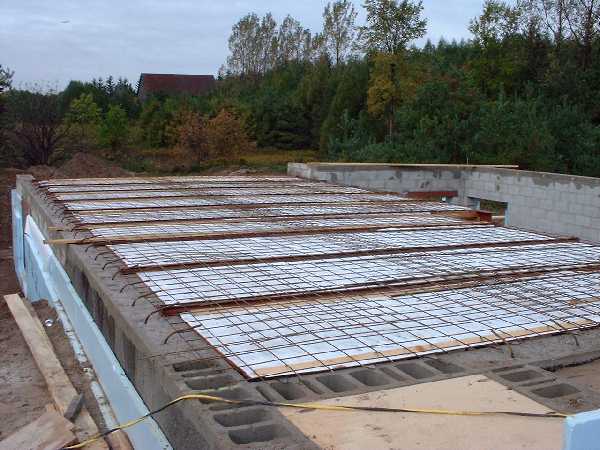 The ground floor is ready for the in-floor heating/cooling system to be installed.